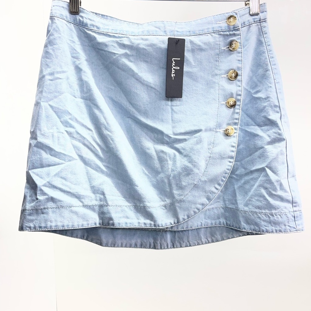 Lulu's light Blue denim Mini Skirt with button Accents